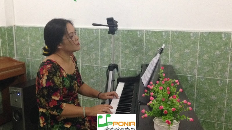 Chị Hoàng Rất Siêng Tập Piano Tại Upponia