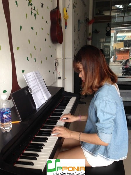 Ngọc học theo phương pháp tự học piano tại Trung Tâm Upponia