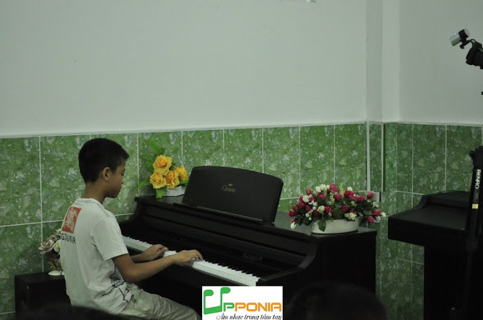 Nguyễn Chấn Say Mê Bên Cây Đàn Piano