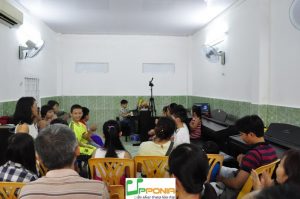 Bé Đức Huy 5 tuôi trong tác phẩm biểu diễn của mình