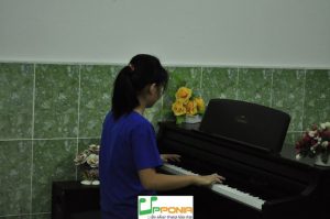 Bích Hà Cô Bé Đam Mê Âm Nhạc Từ Bé