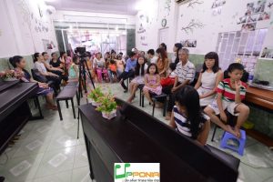 Cherry biểu diễn piano ở Upponia