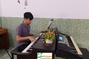 Duy Khang Cậu Bé Đam Mê Âm Nhạc va Học Rất Nhanh