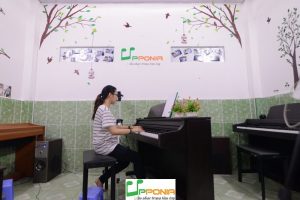 Giáng Hương Biểu Diễn Tiết Mục Của Mình Trong Lần Biểu Diễn Tháng 6/ 2016 Tại Upponia