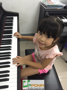 Phương Anh lớp piano cho bé thủ đức