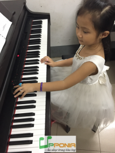 Thanh ngân lớp học đàn piano cho bé ở thủ đức