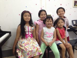 Phương Anh cùng các anh chị trong lớp piap Thủ Đức